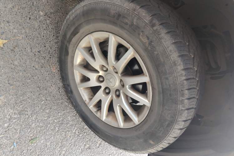 Used Mitsubishi Pajero Sport 2013 3.0L Automatic 4x4 Executive Edition Right Front Wheel Hub
