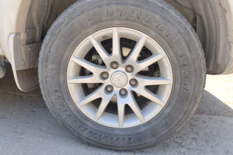 Used Mitsubishi Pajero Sport 2013 3.0L Automatic 4x4 Executive Edition Right Front Wheel Hub
