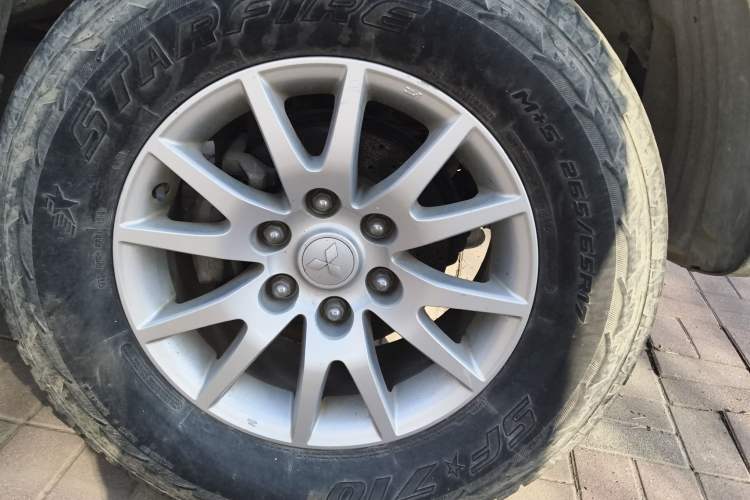 Used Mitsubishi Pajero Sport 2013 3.0L Automatic 4x4 Flagship Edition Right Front Wheel Hub