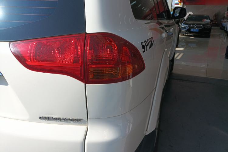 Used Mitsubishi Pajero Sport 2013 2.4L Manual Two-Wheel Drive Comfort Edition Right Rear Taillight