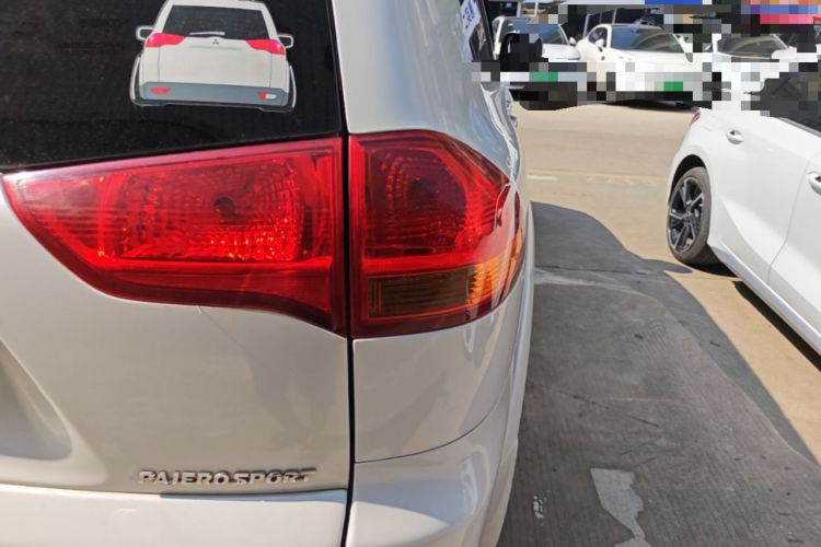 Used Mitsubishi Pajero Sport 2013 3.0L Automatic 4x4 Flagship Edition Right Rear Taillight