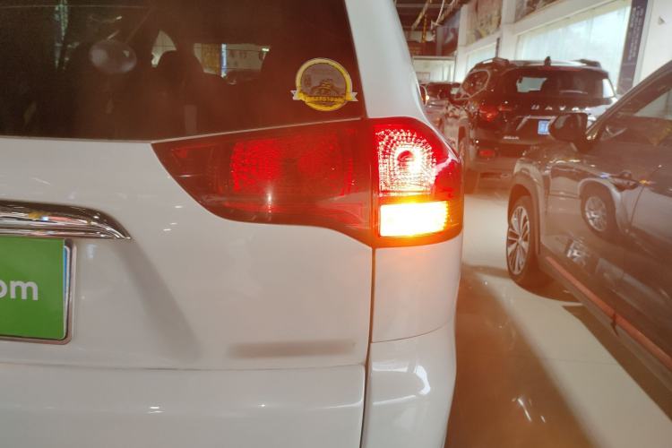 Used Mitsubishi Pajero Sport 2013 3.0L Automatic Two-Wheel Drive Luxury Edition Right Rear Taillight