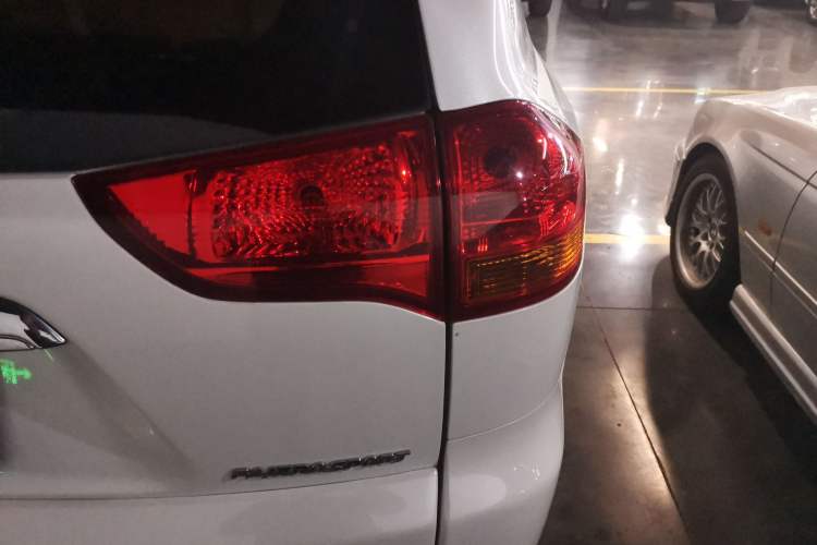 Used Mitsubishi Pajero Sport 2013 3.0L Automatic 4x4 Flagship Edition Right Rear Taillight