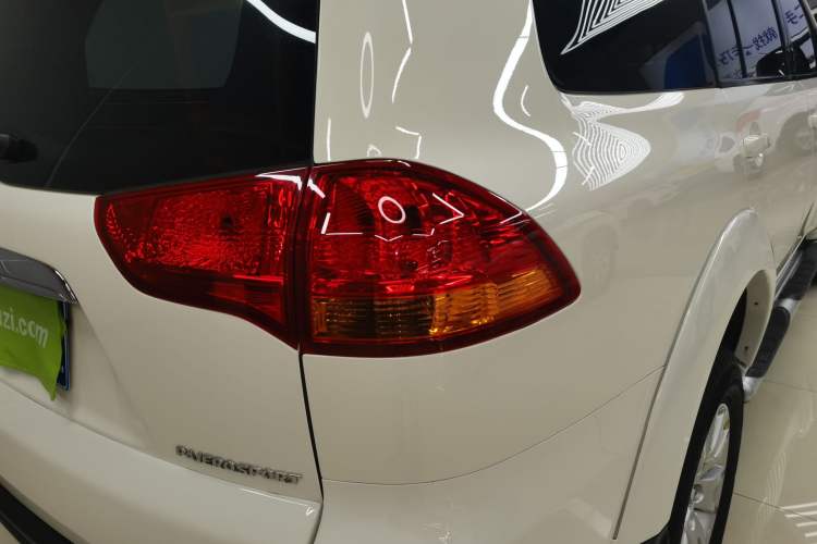 Used Mitsubishi Pajero Sport 2013 2.4L Manual Two-Wheel Drive Comfort Edition Right Rear Taillight