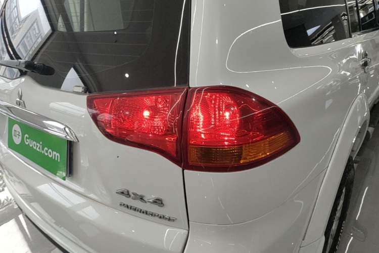 Used Mitsubishi Pajero Sport 2013 3.0L Automatic 4x4 Executive Edition Right Rear Taillight