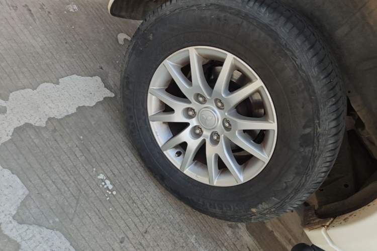 Used Mitsubishi Pajero Sport 2013 3.0L Automatic 4x4 Flagship Edition Right Rear Wheel Hub