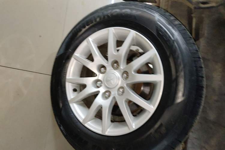 Used Mitsubishi Pajero Sport 2013 3.0L Automatic Two-Wheel Drive Luxury Edition Right Rear Wheel Hub