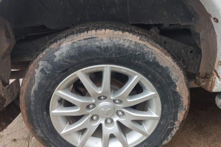 Used Mitsubishi Pajero Sport 2013 3.0L Automatic Two-Wheel Drive Luxury Edition Right Rear Wheel Hub