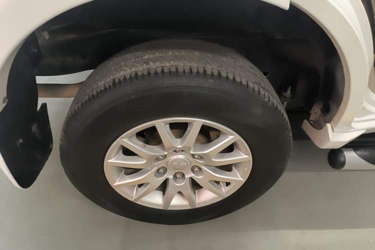 Used Mitsubishi Pajero Sport 2013 3.0L Automatic Two-Wheel Drive Luxury Edition Right Rear Wheel Hub