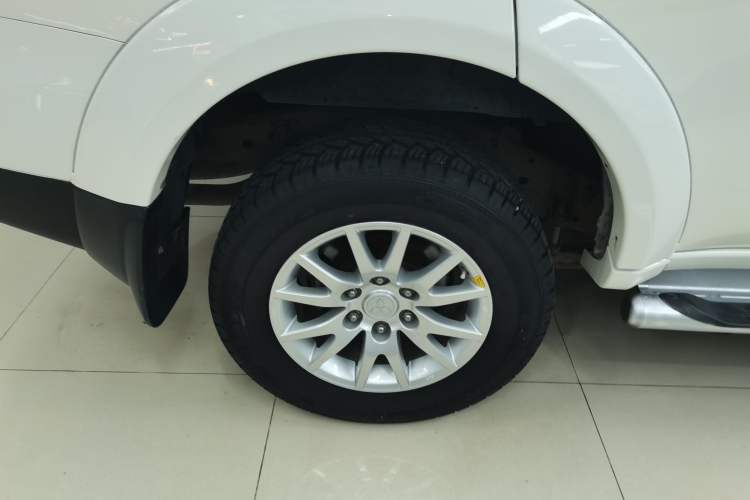 Used Mitsubishi Pajero Sport 2013 2.4L Manual Two-Wheel Drive Comfort Edition Right Rear Wheel Hub