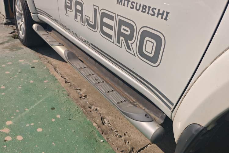 Used Mitsubishi Pajero Sport 2013 2.4L Manual Two-Wheel Drive Comfort Edition Right Side Sill