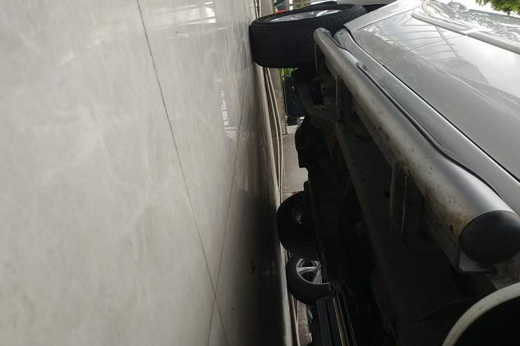 Used Mitsubishi Pajero Sport 2013 3.0L Automatic Two-Wheel Drive Luxury Edition Right Side Sill