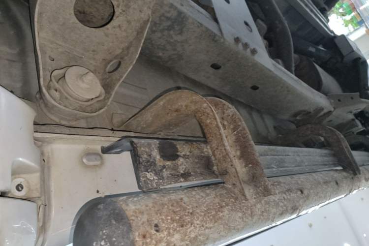 Used Mitsubishi Pajero Sport 2013 3.0L Automatic 4x4 Executive Edition Right Side Sill