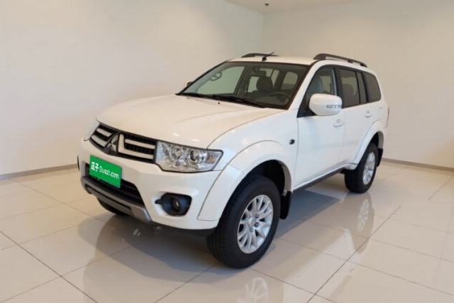 Ojetý Mitsubishi Pajero Sport 2013 2.4L Manual Two-Wheel Drive Comfort Edition