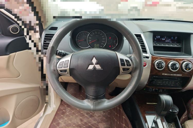 Used Mitsubishi Pajero Sport 2013 3.0L Automatic Two-Wheel Drive Luxury Edition Steering Wheel