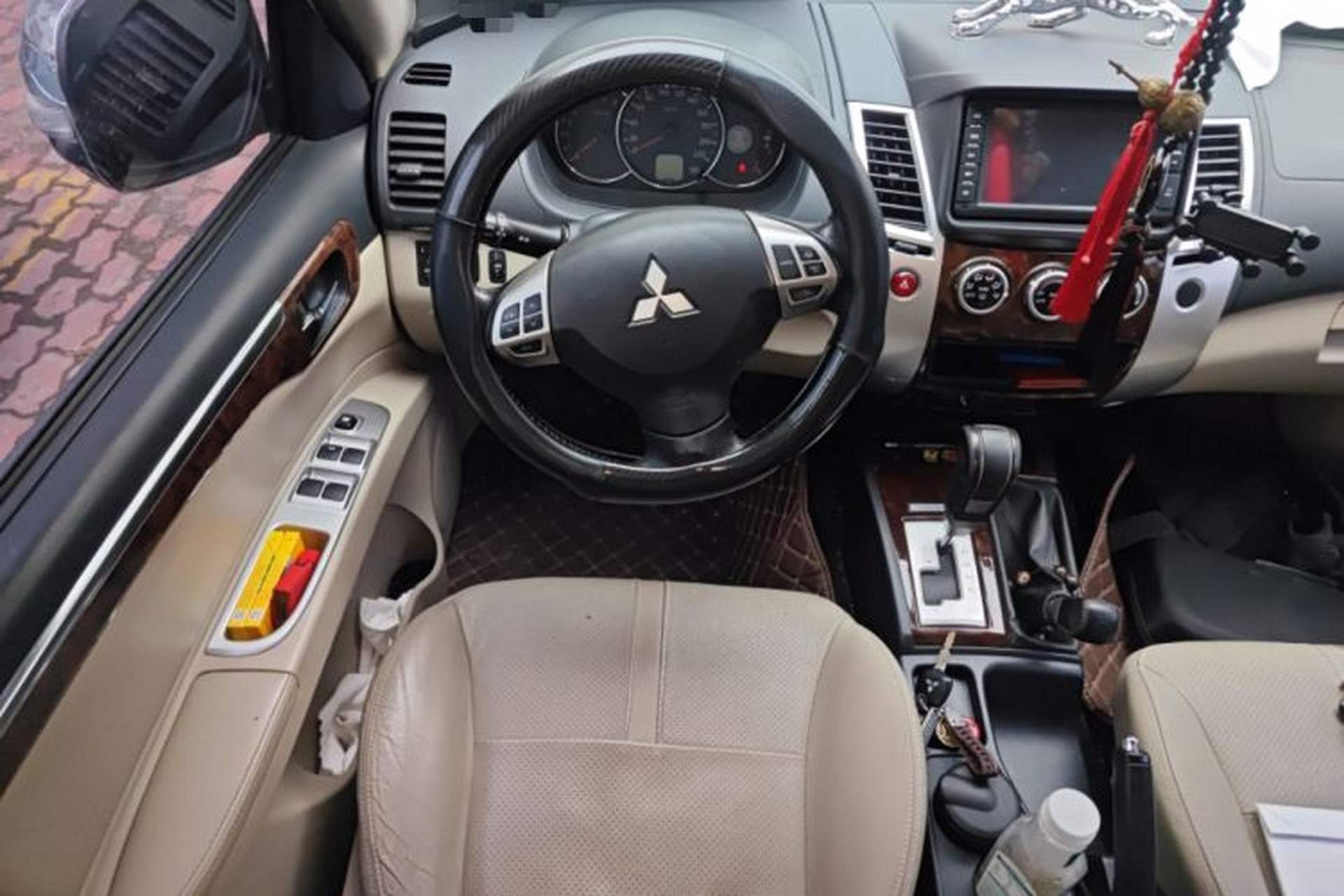 Used Mitsubishi Pajero Sport 2013 3.0L Automatic 4x4 Flagship Edition Steering Wheel