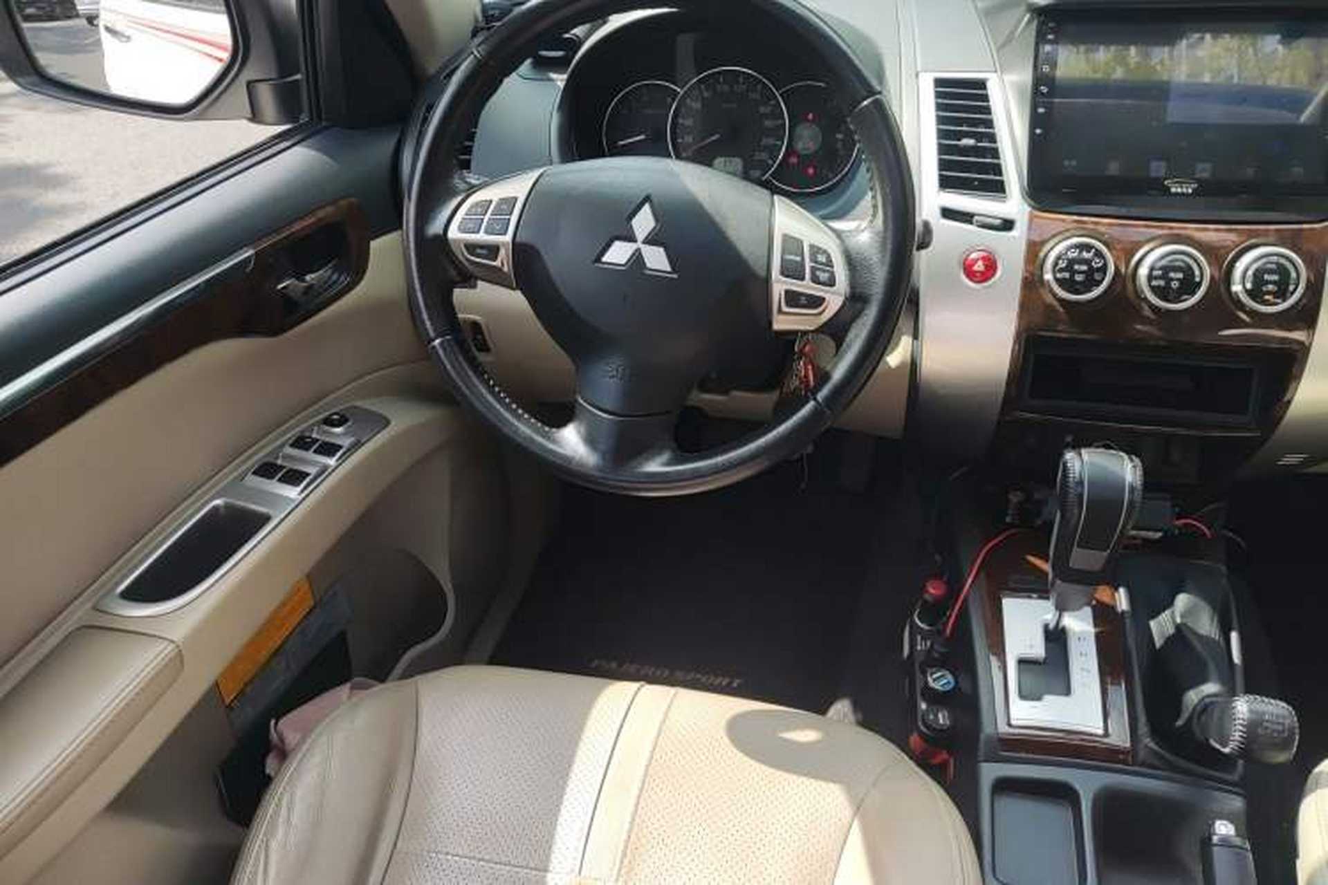 Used Mitsubishi Pajero Sport 2013 3.0L Automatic 4x4 Flagship Edition Steering Wheel