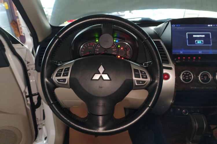 Used Mitsubishi Pajero Sport 2013 3.0L Automatic Two-Wheel Drive Luxury Edition Steering Wheel