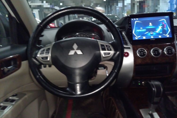 Used Mitsubishi Pajero Sport 2013 3.0L Automatic 4x4 Flagship Edition Steering Wheel