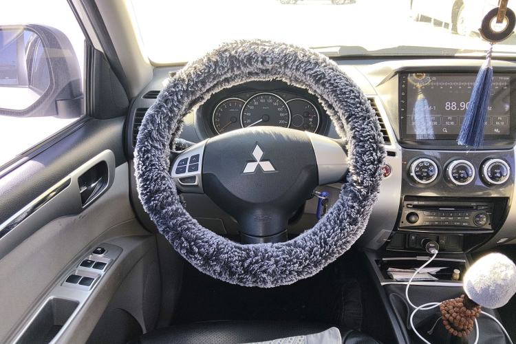 Used Mitsubishi Pajero Sport 2013 2.4L Manual Two-Wheel Drive Comfort Edition Steering Wheel