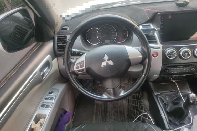 Used Mitsubishi Pajero Sport 2013 2.4L Manual Two-Wheel Drive Comfort Edition Steering Wheel