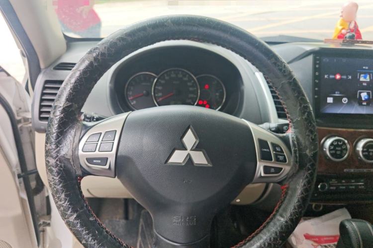 Used Mitsubishi Pajero Sport 2013 3.0L Automatic Two-Wheel Drive Luxury Edition Steering Wheel