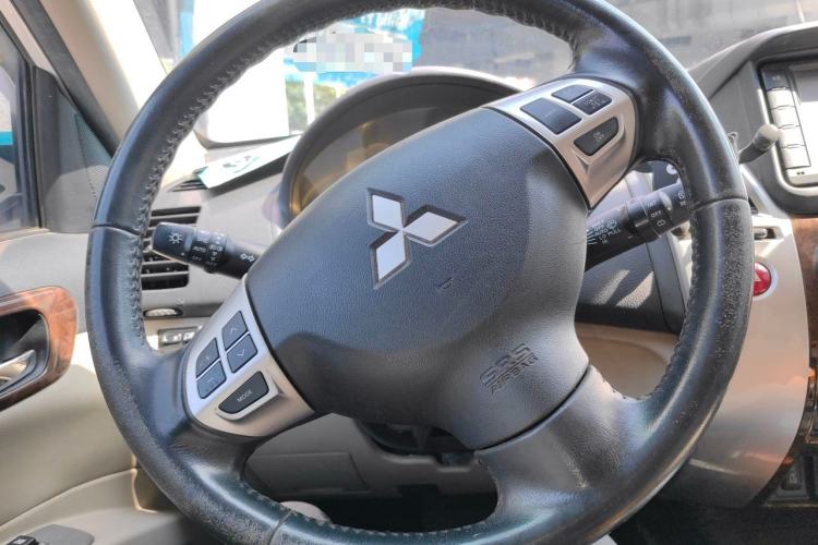 Used Mitsubishi Pajero Sport 2013 3.0L Automatic 4x4 Flagship Edition Steering Wheel
