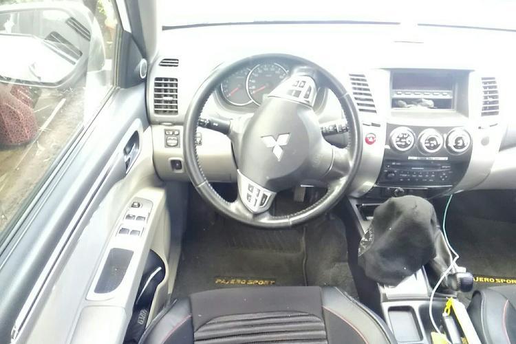 Used Mitsubishi Pajero Sport 2013 3.0L Automatic 4x4 Executive Edition Steering Wheel