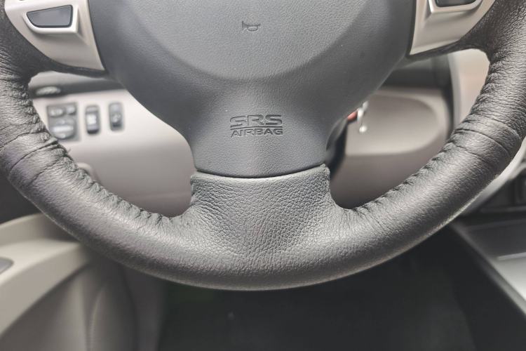 Used Mitsubishi Pajero Sport 2013 3.0L Automatic 4x4 Executive Edition Steering Wheel