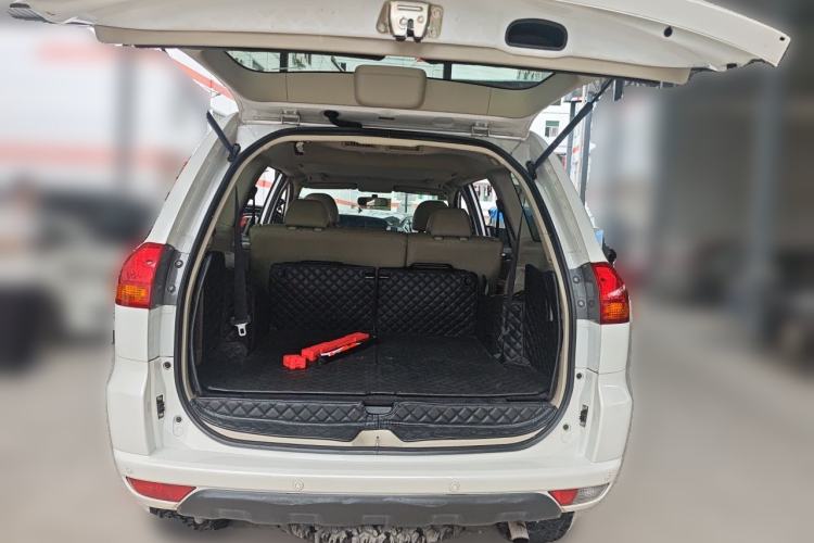 Used Mitsubishi Pajero Sport 2013 3.0L Automatic Two-Wheel Drive Luxury Edition Trunk