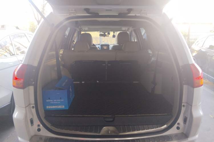 Used Mitsubishi Pajero Sport 2013 3.0L Automatic 4x4 Flagship Edition Trunk