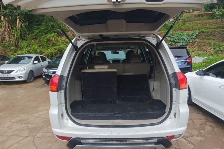Used Mitsubishi Pajero Sport 2013 3.0L Automatic Two-Wheel Drive Luxury Edition Trunk