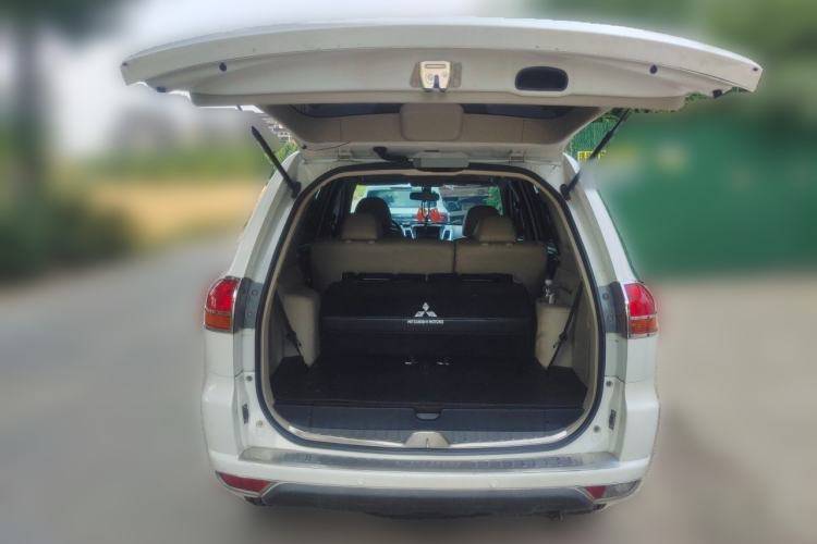 Used Mitsubishi Pajero Sport 2013 3.0L Automatic Two-Wheel Drive Luxury Edition Trunk