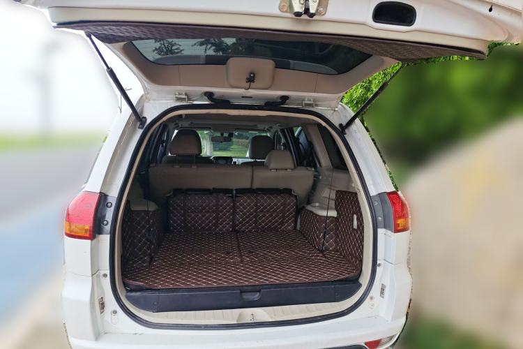 Used Mitsubishi Pajero Sport 2013 3.0L Automatic 4x4 Flagship Edition Trunk