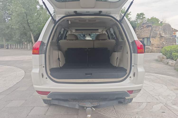 Used Mitsubishi Pajero Sport 2013 3.0L Automatic 4x4 Flagship Edition Trunk