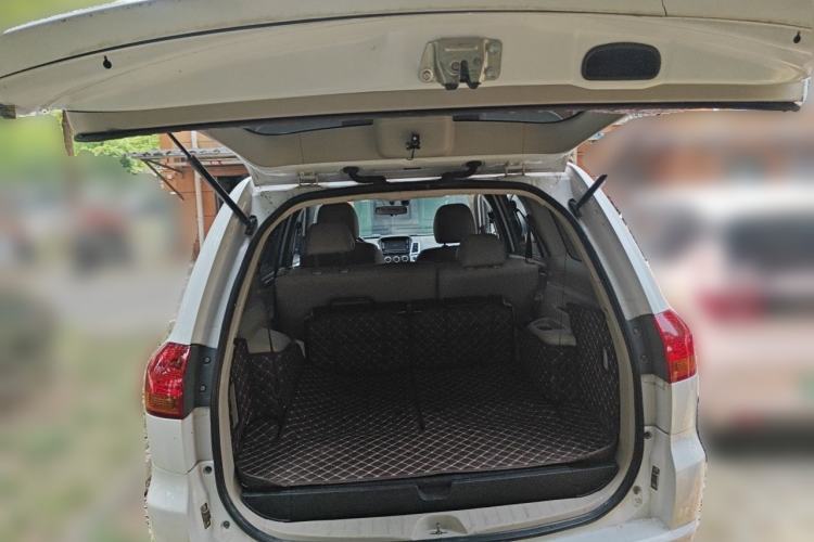 Used Mitsubishi Pajero Sport 2013 3.0L Automatic 4x4 Flagship Edition Trunk