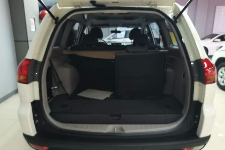 Used Mitsubishi Pajero Sport 2013 2.4L Manual Two-Wheel Drive Comfort Edition Trunk