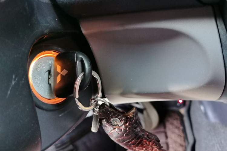 Used Mitsubishi Pajero Sport 2013 3.0L Automatic 4x4 Executive Edition Vehicle Key