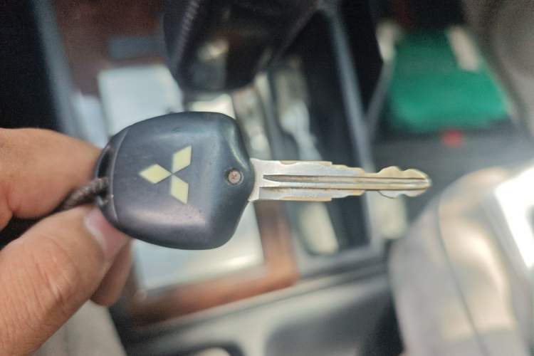 Used Mitsubishi Pajero Sport 2013 3.0L Automatic Two-Wheel Drive Luxury Edition Vehicle Key
