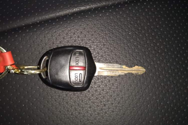 Used Mitsubishi Pajero Sport 2013 3.0L Automatic Two-Wheel Drive Luxury Edition Vehicle Key