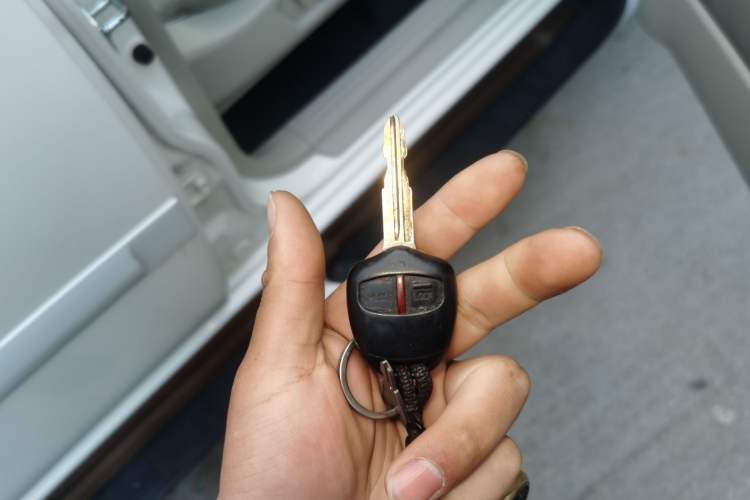 Used Mitsubishi Pajero Sport 2013 3.0L Automatic Two-Wheel Drive Luxury Edition Vehicle Key