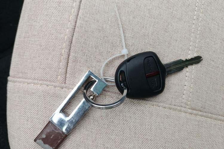 Used Mitsubishi Pajero Sport 2013 3.0L Automatic 4x4 Executive Edition Vehicle Key