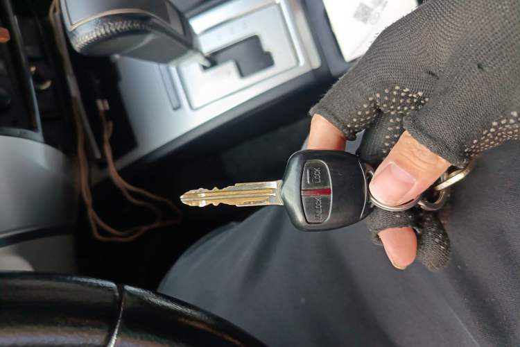 Used Mitsubishi Pajero Sport 2013 3.0L Automatic 4x4 Executive Edition Vehicle Key