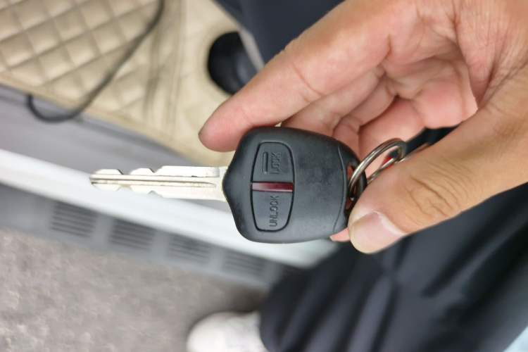 Used Mitsubishi Pajero Sport 2013 3.0L Automatic 4x4 Executive Edition Vehicle Key