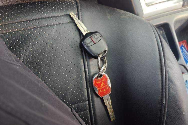 Used Mitsubishi Pajero Sport 2013 3.0L Automatic 4x4 Executive Edition Vehicle Key