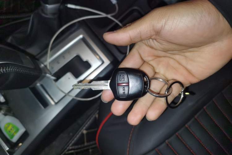 Used Mitsubishi Pajero Sport 2013 3.0L Automatic 4x4 Executive Edition Vehicle Key