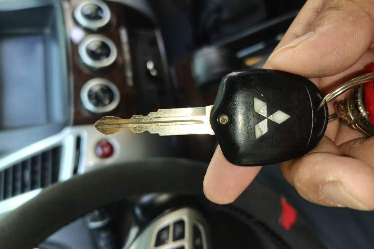 Used Mitsubishi Pajero Sport 2013 3.0L Automatic Two-Wheel Drive Luxury Edition Vehicle Key