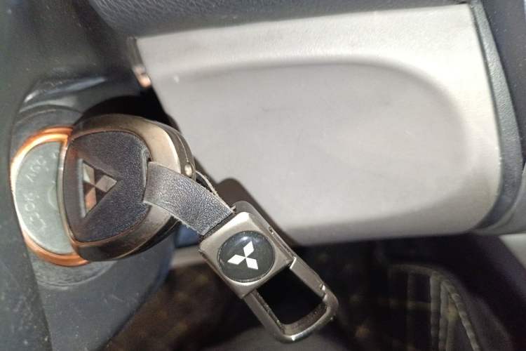 Used Mitsubishi Pajero Sport 2013 2.4L Manual Two-Wheel Drive Comfort Edition Vehicle Key