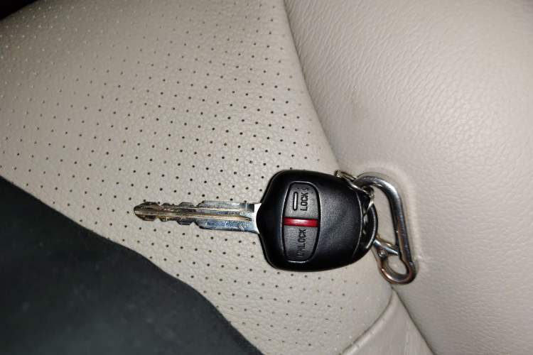 Used Mitsubishi Pajero Sport 2013 3.0L Automatic 4x4 Flagship Edition Vehicle Key