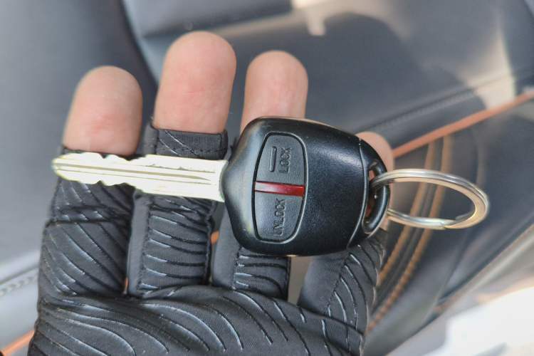 Used Mitsubishi Pajero Sport 2013 3.0L Automatic 4x4 Executive Edition Vehicle Key